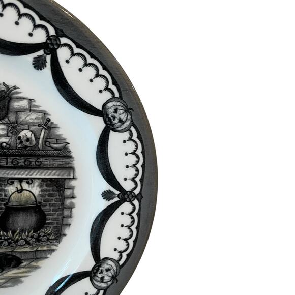 Royal Stafford Halloween Salad Plates 8.5in Porcelain Set of 2 Spooky Boo New - Picture 5 of 8